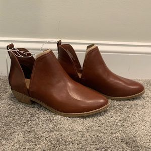 NWT Brown Boots